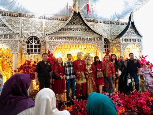 Ketua DPC GRIB Jaya Kota Pekanbaru S.Hondro Hadiri Resepsi Pernikahan Keponakan Ujang Pesona