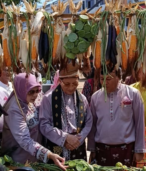 Bupati Kuansing Raih Dua Penghargaan Bergengsi dari Menteri Agama RI di MTQ Riau ke-44